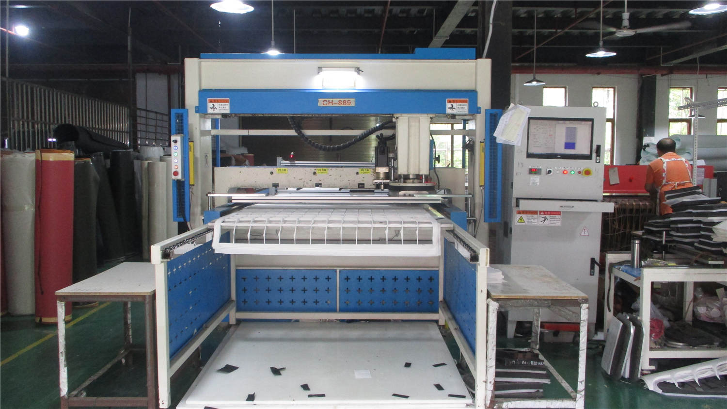 CNC automatic cutting machine for bag materials