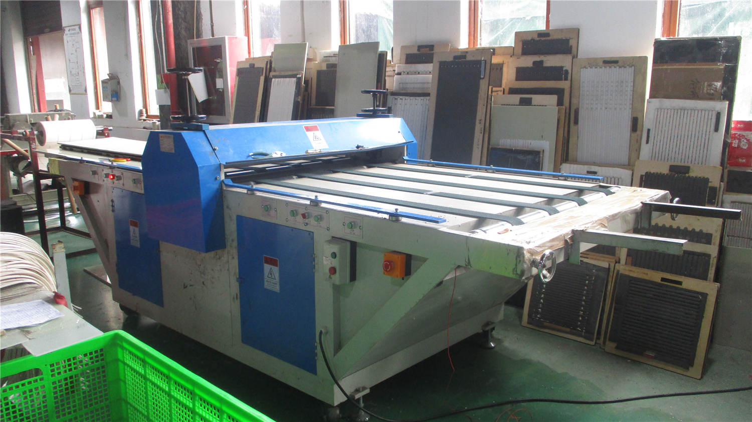 Die cutting machine processing bag components with precision dies